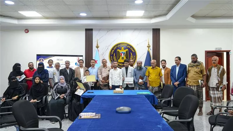 الأمانة العامة تكرم المعلمين المتميزين والطلاب المبتكرين في محافظة لحج
