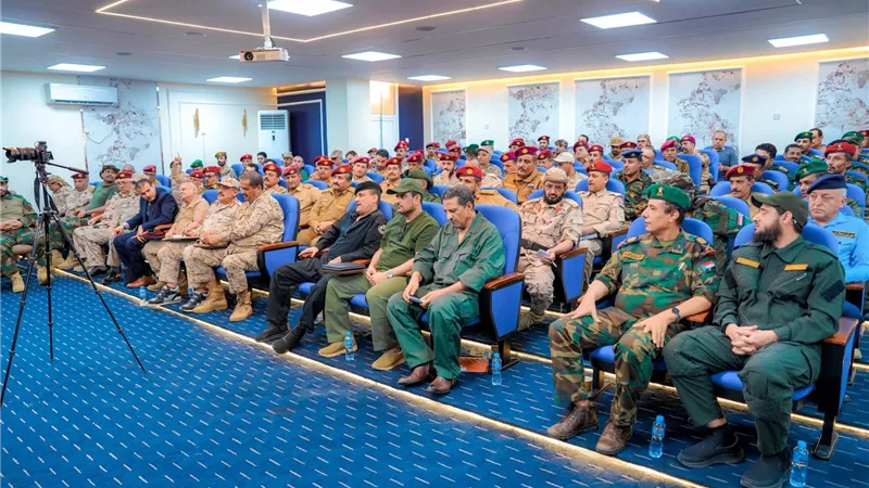 صور.. الرئيس الزُبيدي يرأس اجتماعاً موسعاً بالقادة العسكريين والأمنيين الجنوبيين