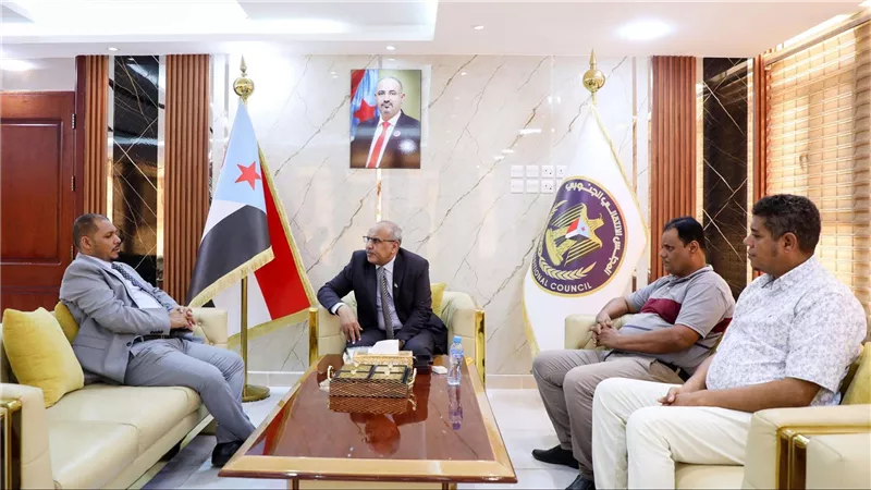 الكثيري يطّلع من محافظ سقطرى على الأوضاع العامة في الأرخبيل