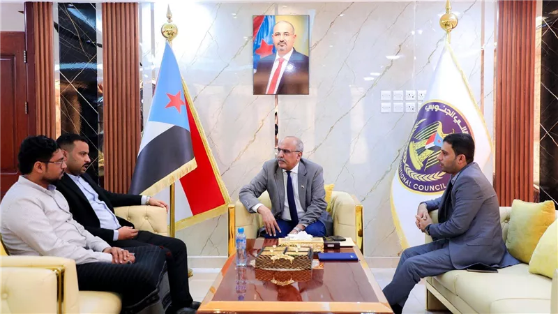 الكثيري يطّلع على أنشطة وبرامج مركز مداد حضرموت للأبحاث والدراسات الاستراتيجية