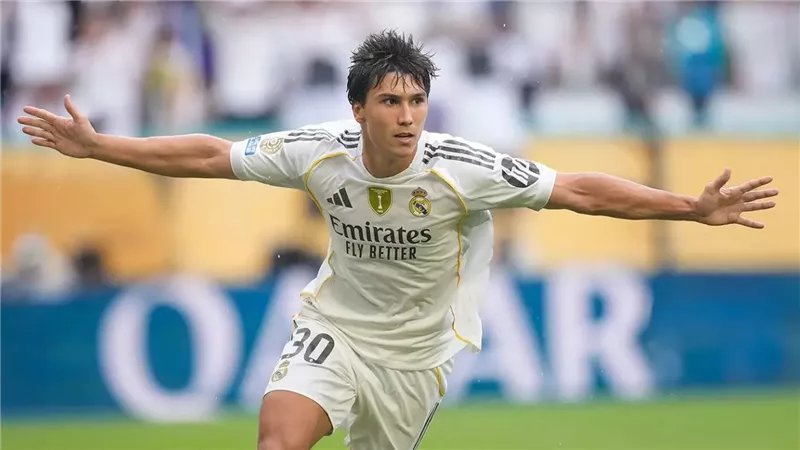 ريال مدريد يجدد عقد مهاجمه جونزالو جارسيا حتى 2030