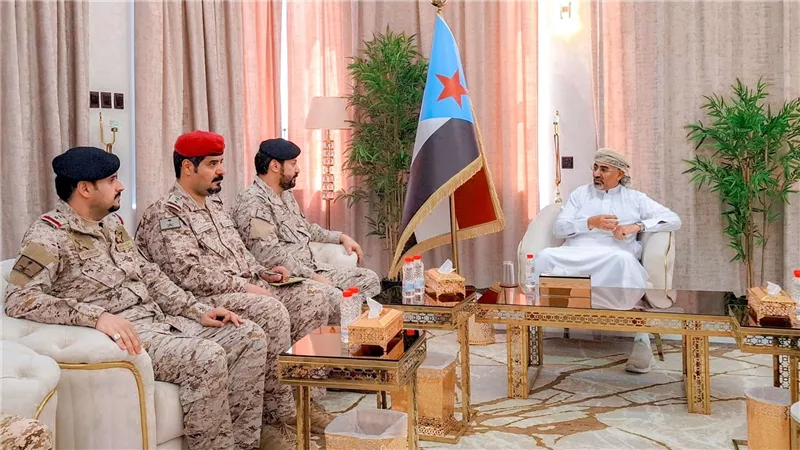 الرئيس الزُبيدي يستقبل مساعد قائد قوات الواجب 802 السعودية