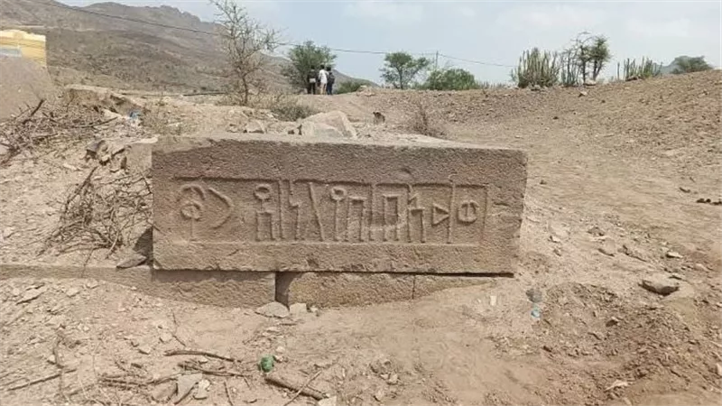 عناصر مليشيا الحوثي الإرهابية تعتدي على موقع أثري في إب اليمنية