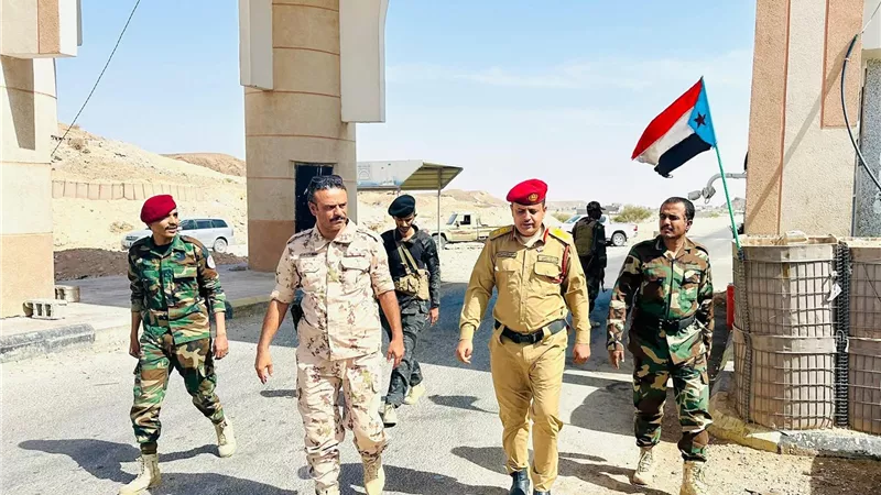 المقدم النقيب يتفقد قوات دفاع شبوة ويشيد بالجاهزية الأمنية والإنجازات منذ التحرير