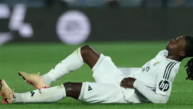 ريال مدريد يعلن إصابة لاعبه كامافينجا