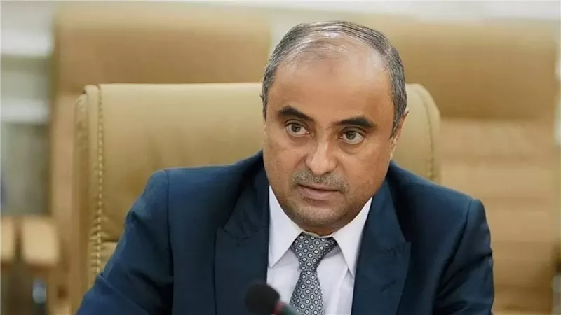 رئيس الوزراء يتابع جهود احتواء أضرار الأمطار بعدن ويوجه بمعالجة الاحتياجات العاجلة