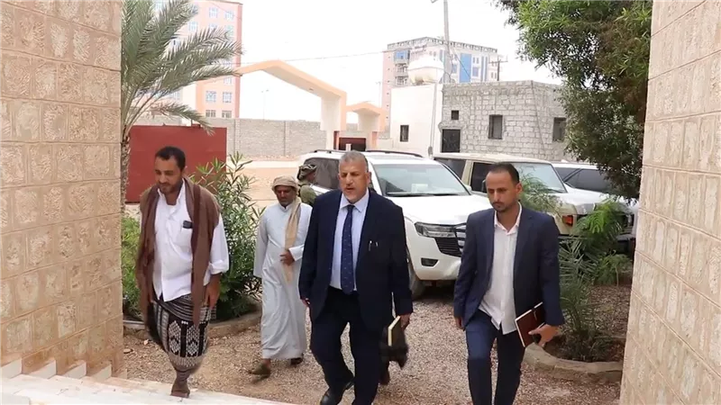 فريق التوجيه والرقابة الرئاسي يطّلع على أنشطة مكتب التخطيط والتعاون الدولي في المهرة 