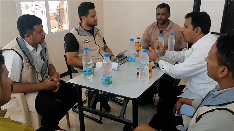 الهلال الأحمر الإماراتي يطلع على احتياجات مستشفيات الريدة وقصيعر بحضرموت