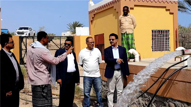 فريق التوجيه والرقابة الرئاسي يزور مشاريع المياه بسقطرى 