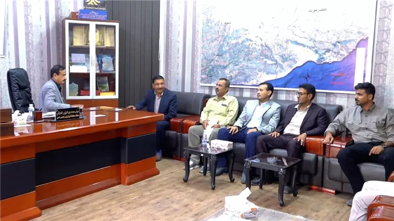 محافظ شبوة يكرم فريق عمل منصة 