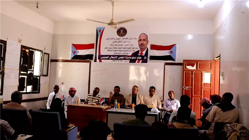 انتقالي سقطرى ينظم محاضرة سياسية حول الدبلوماسية الجنوبية