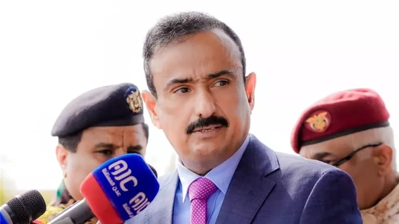 محافظ شبوة يجدد المطالبة بإنشاء منطقة عسكرية خاصة وكلية بحرية