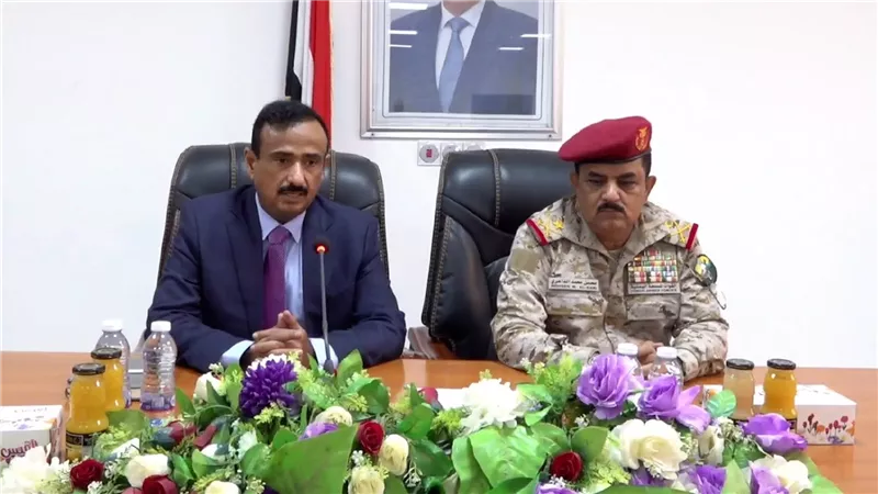 وزير الدفاع يشيد بيقظة الأجهزة الأمنية والعسكرية في شبوة 