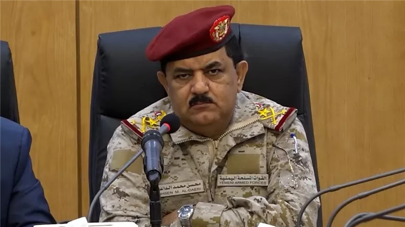 وزير الدفاع يبحث مع السفيرة الفرنسية تهديدات الحوثي للملاحة وتهريب الأسلحة