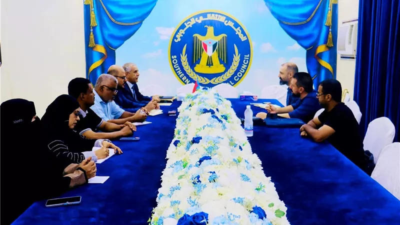 فريق التوجيه والرقابة الرئاسي يبحث مع وفد المعهد الأوروبي للسلام مستجدات الأوضاع في حضرموت