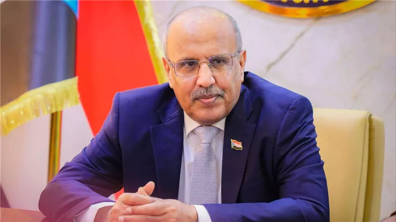 الكثيري يقدم واجب العزاء لعضو مجلس المستشارين عبدالله العوبثاني في استشهاد نجله بالمكلا