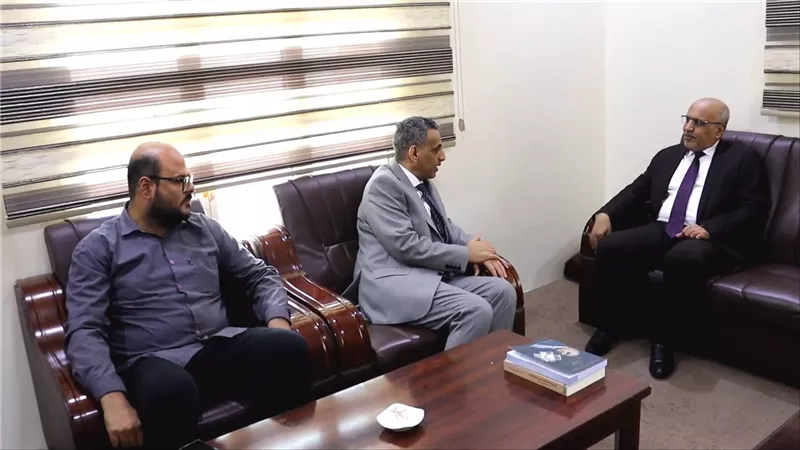 الكثيري يؤكد دعم المجلس الانتقالي لتعزيز اللامركزية وتمكين السلطات المحلية