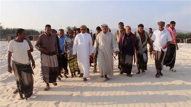 محافظ سقطرى يتفقد مخيم عومق السياحي ويؤكد أهمية دعم القطاع لتعزيز التنمية