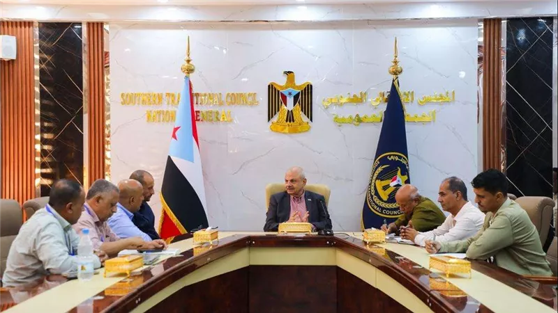 فريق التوجيه الرئاسي يطلع على سير عمل مؤسسة المياه والصرف الصحي بالعاصمة عدن