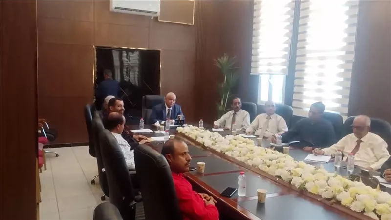 وزير الخدمة المدنية يطلع على سير أداء فروع هيئة التأمينات والمعاشات 