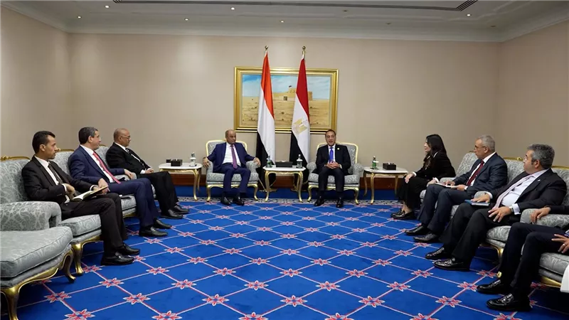 رئيس الوزراء يبحث مع نظيره المصري تعزيز التعاون الثنائي والاستقرار الإقليمي