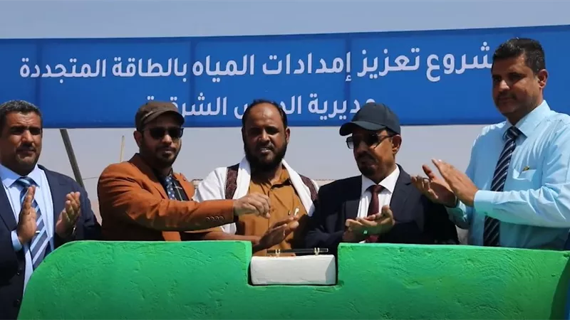 محافظ حضرموت يضع حجر الأساس لمشروع المياه بالطاقة المتجددة في الديس الشرقية