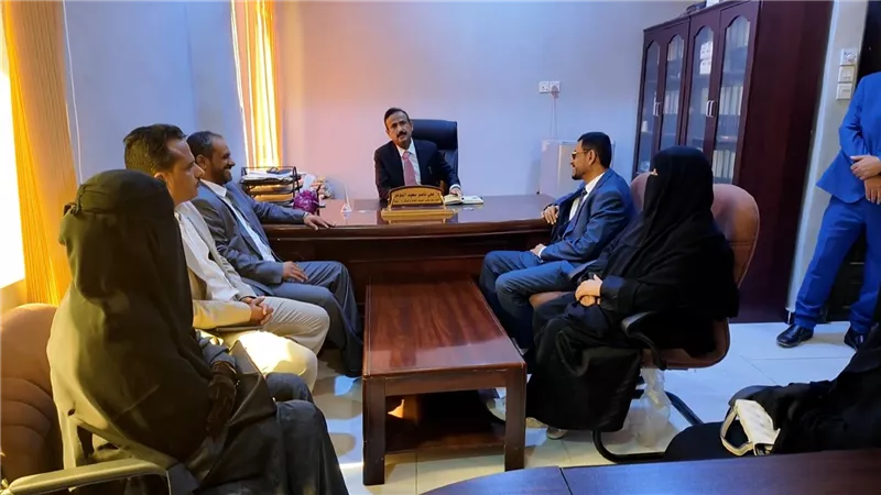 محافظ شبوة يتفقد التحضيرات لإعادة تفعيل صندوق الدواء