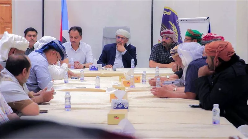 الكثيري يلتقي بعدد من مشايخ قبيلة يافع بمديرية القطن ويشيد بدورهم في تأمين المديرية ودعم جهود تحرير الوادي