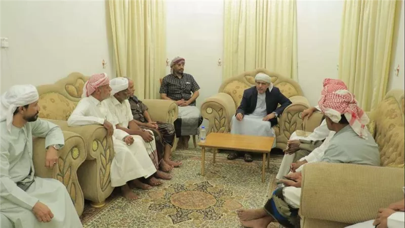 الكثيري يلتقي عددًا من مشايخ قبيلة العوامر ويؤكد أهمية الشراكة في ترسيخ الأمن بوادي وصحراء حضرموت