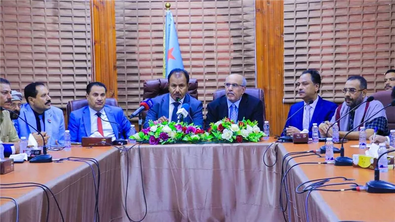 الكثيري يرأس اجتماعًا تنسيقيًا موسّعًا للمكتب التنفيذي بالوادي والصحراء والقيادة المحلية للمجلس الانتقالي