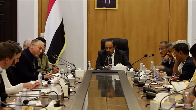 محافظ حضرموت والسفير الألماني يبحثان دعم جهود التنمية في المحافظة