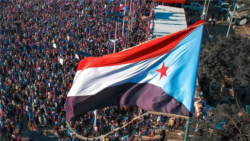 طوفان الوفاء في محراب العاصمة عدن.. شعب الجنوب يسقط الرهانات ويجدد التفويض للرئيس الزُبيدي 