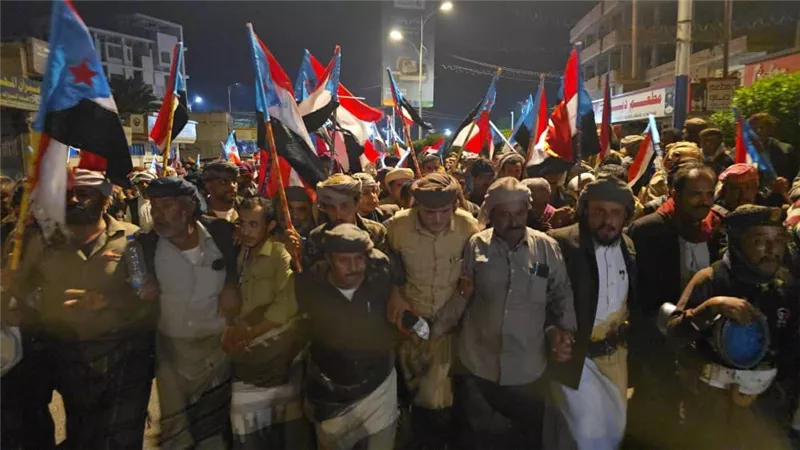  زحف مهيب.. مواكب أبناء شبوة تصل ساحة العروض بالعاصمة عدن للمشاركة في 