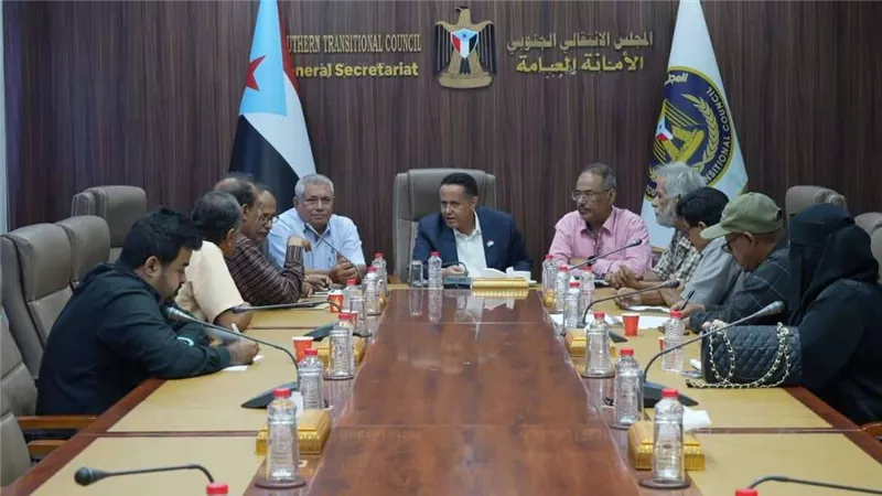 القائم بأعمال الأمين العام يلتقي لجنة القوى السياسية الموقعة على الميثاق الوطني الجنوبي