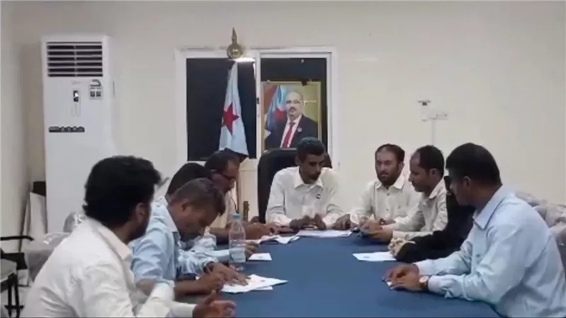 انتقالي لحج يدعو لوقفة احتجاجية غداً رفضاً لإطلاق سراح عناصر الإرهاب 