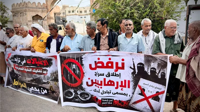 المكلا.. وقفة احتجاجية رفضا لسياسات الهيمنة والوصاية والانتقاص من حق أبناء حضرموت
