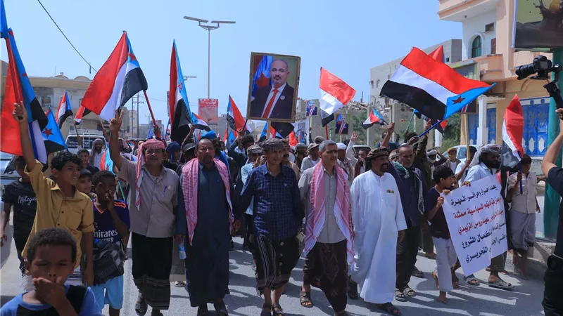 تأكيداً على رفض الوصاية والاحتلال.. انتقالي المهرة ينظم مسيرة جماهيرية حاشدة بالغيضة 