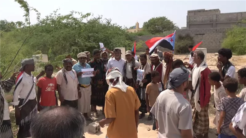 قيادة انتقالي أبين تزور أضرحة شهداء مجزرة 23 يوليو بزنجبار