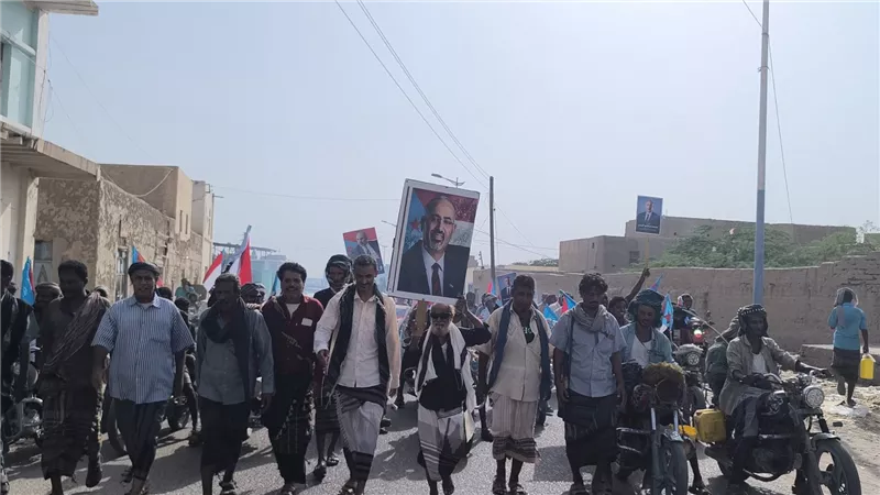 أحور تشتعل غضباً.. مسيرة حاشدة جماهيرية رفضا للوصاية ومطالبة بطرد الاحتلال