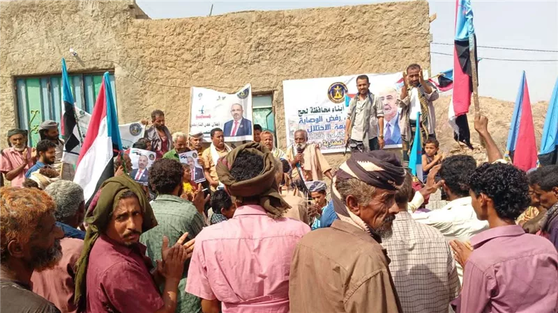 انتقالي المضاربة ورأس العارة ينظم مسيرة جماهيرية رفضًا للوصاية وتجديدًا للتفويض للرئيس الزُبيدي