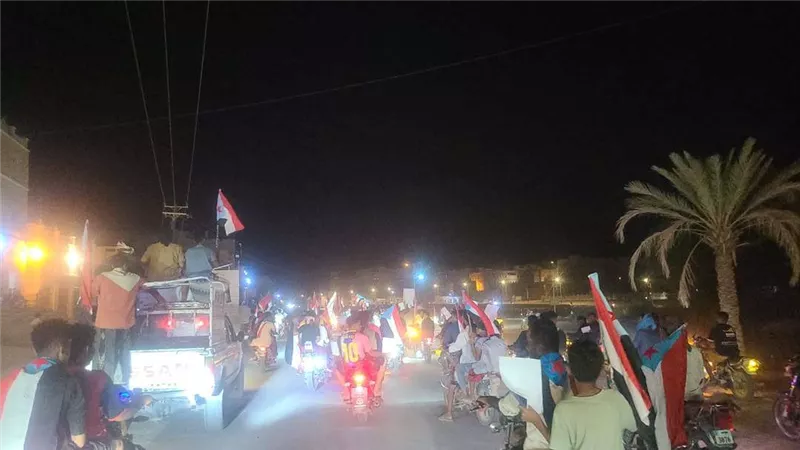 انتقالي شبام ينظم مسيرة جماهيرية حاشدة بالمركبات والدراجات النارية ضمن برنامج التصعيد الشعبي