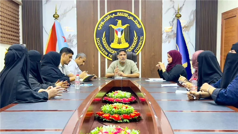 الزامكي يترأس اجتماع إدارة المرأة والطفل بانتقالي العاصمة عدن لمناقشة الحشد النسوي
