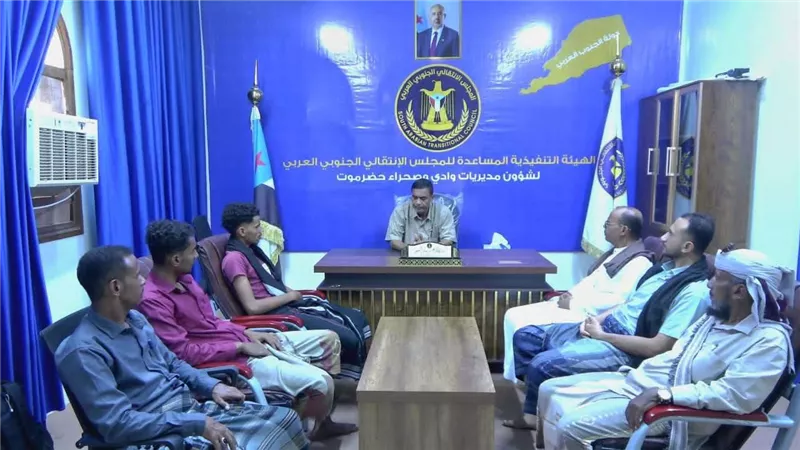 التميمي يلتقي بثوار شباب حضرموت بالوادي والصحراء ويؤكد دعم دورهم الوطني