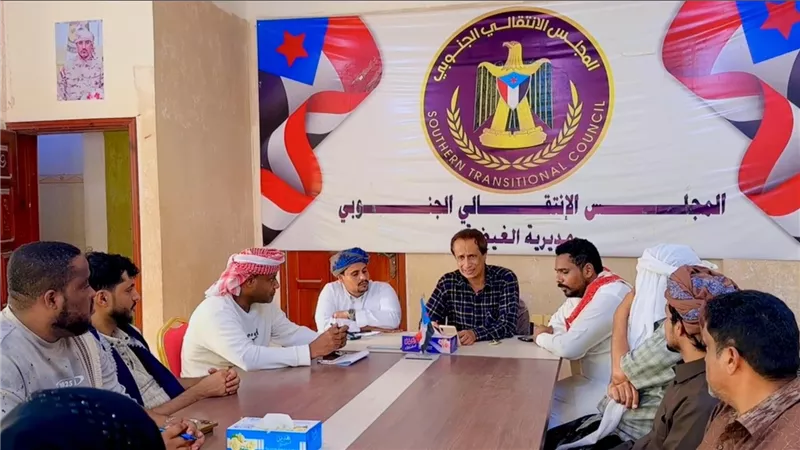 المهرة.. الصادق يترأس اجتماع لانتقالي الغيضة ويؤكد مواصلة التصعيد