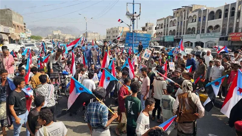 مسيرة جماهيرية حاشدة في ردفان تجدد العهد للرئيس الزُبيدي وترفض الوصاية