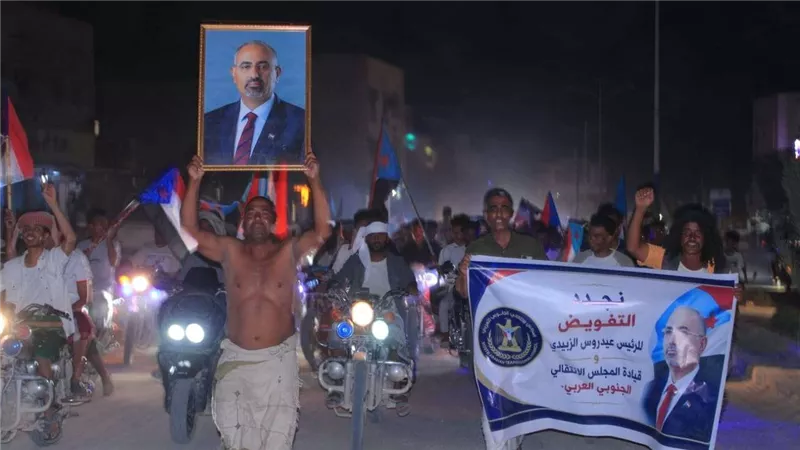 أبناء تريم يخرجون في مسيرة جماهيرية كبرى بالدراجات النارية تأكيدًا لمطالبهم الشعبية
