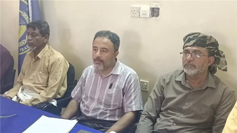 رئيس انتقالي أبين يناقش مع رؤساء الهيئات التنفيذية ترتيبات المرحلة الثانية من برنامج التصعيد الشعبي