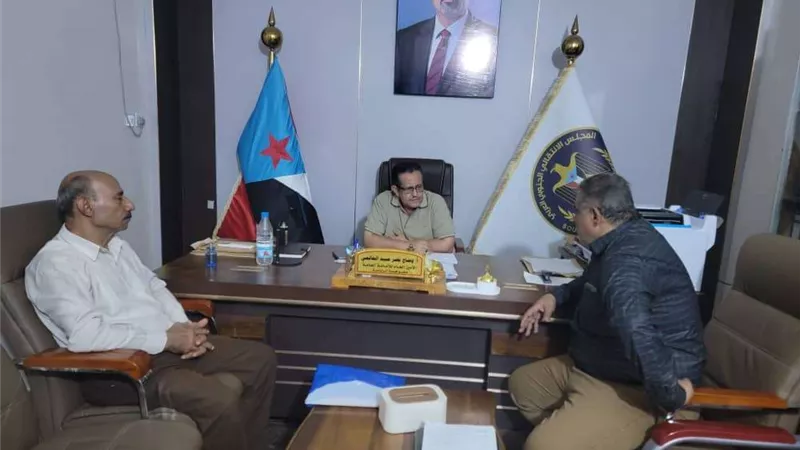 الأمين العام يطلع على الإجراءات القانونية الخاصة بقضية المناضل معين المقرحي ومعتقلي تظاهرة معاشيق السلمية