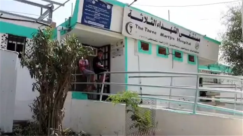قيادة انتقالي الشعيب والسلطة المحلية تتفقد مشروع الطاقة الشمسية بمستشفى الشهداء الثلاثة