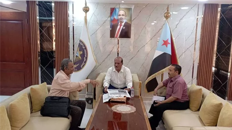هرهرة يلتقي الكاتب والباحث نجمي عبدالمجيد ويطمئن على صحته